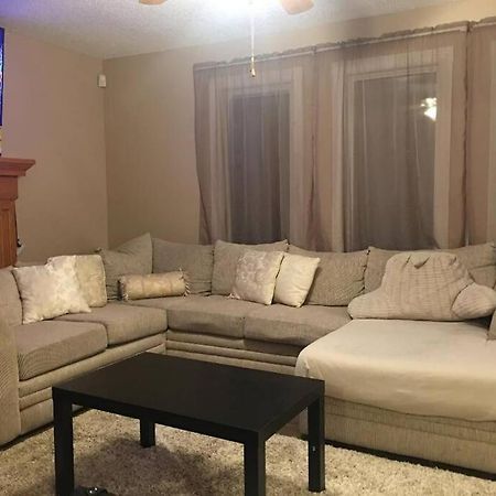 Renovated 4 Bedrooms 20 Sleeps Shopping Mall Edmonton Dış mekan fotoğraf